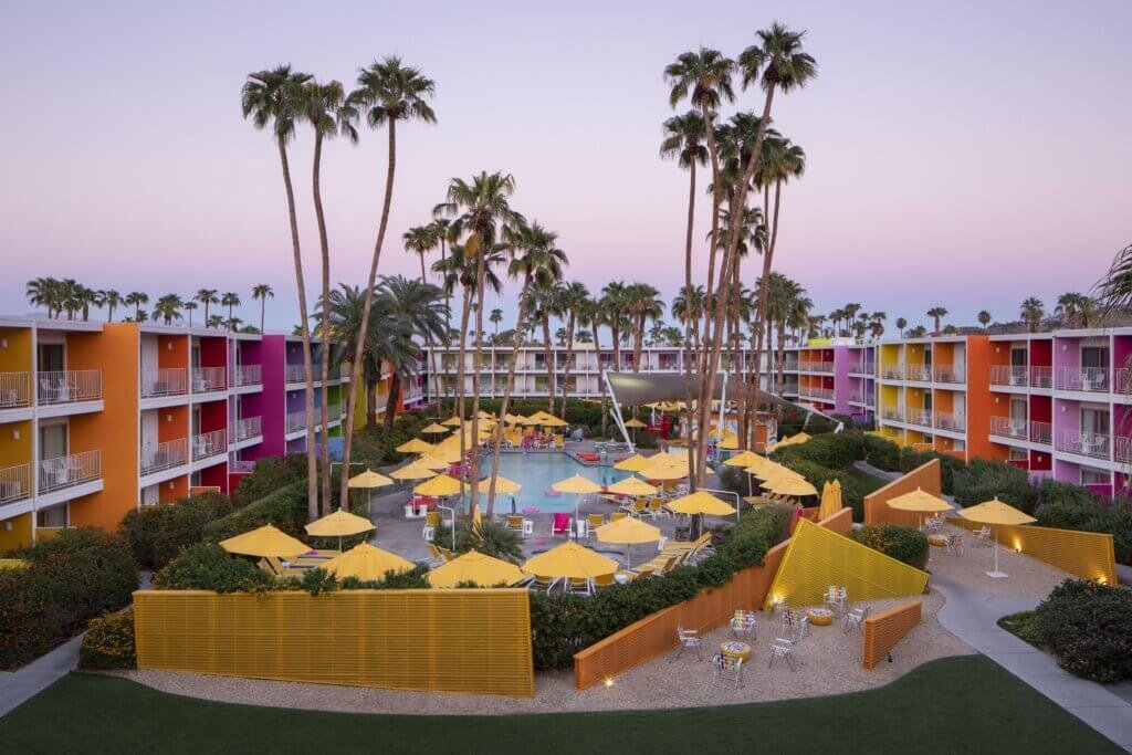 The Best Hotels in Palm Spring : The Saguaro Palm Springs -  Colorful and Fun