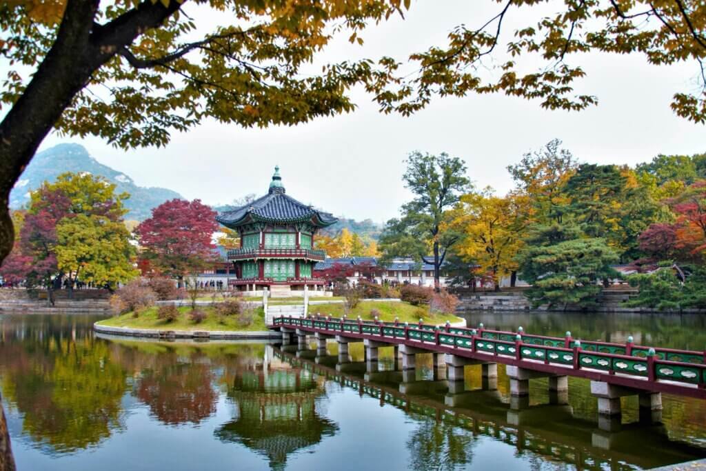 Must-Do Activities in Seoul : Explore Gyeongbokgung Palace – A Step Back in Time