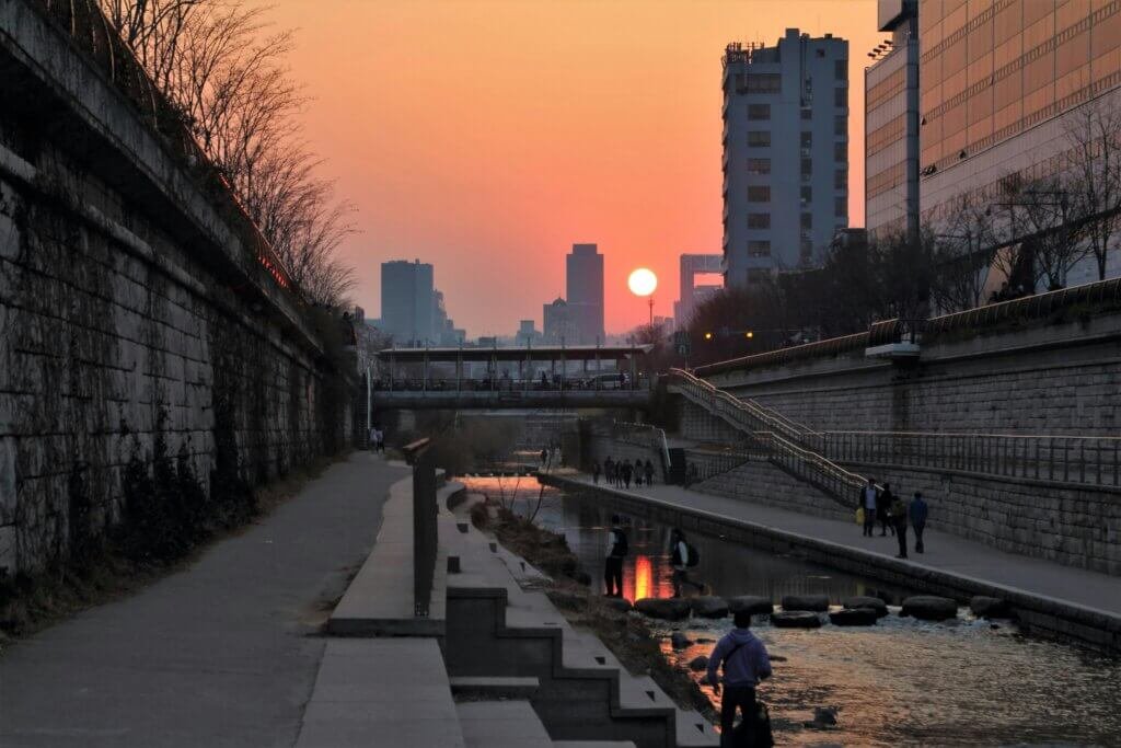 Must-Do Activities in Seoul : Stroll Along the Cheonggyecheon Stream